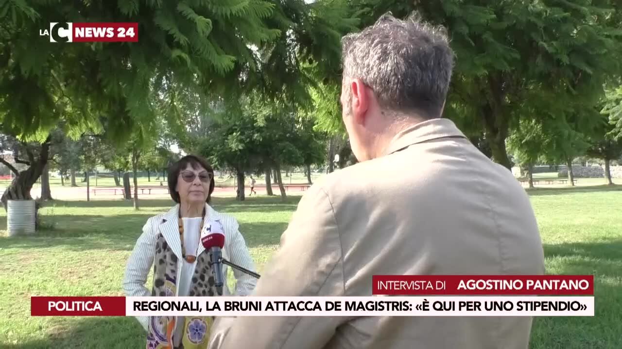 Regionali, la Bruni attacca De Magistris: «È qui per uno stipendio»
