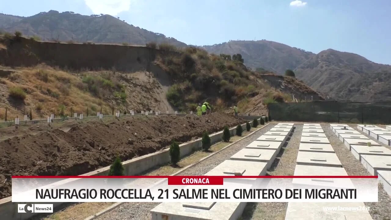 Naufragio Roccella, 21 salme nel cimitero dei migranti