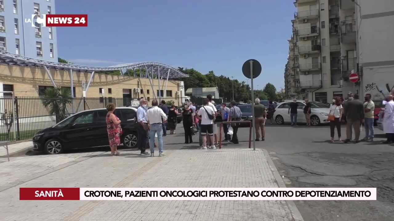 Crotone, pazienti oncologici protestano contro depotenziamento