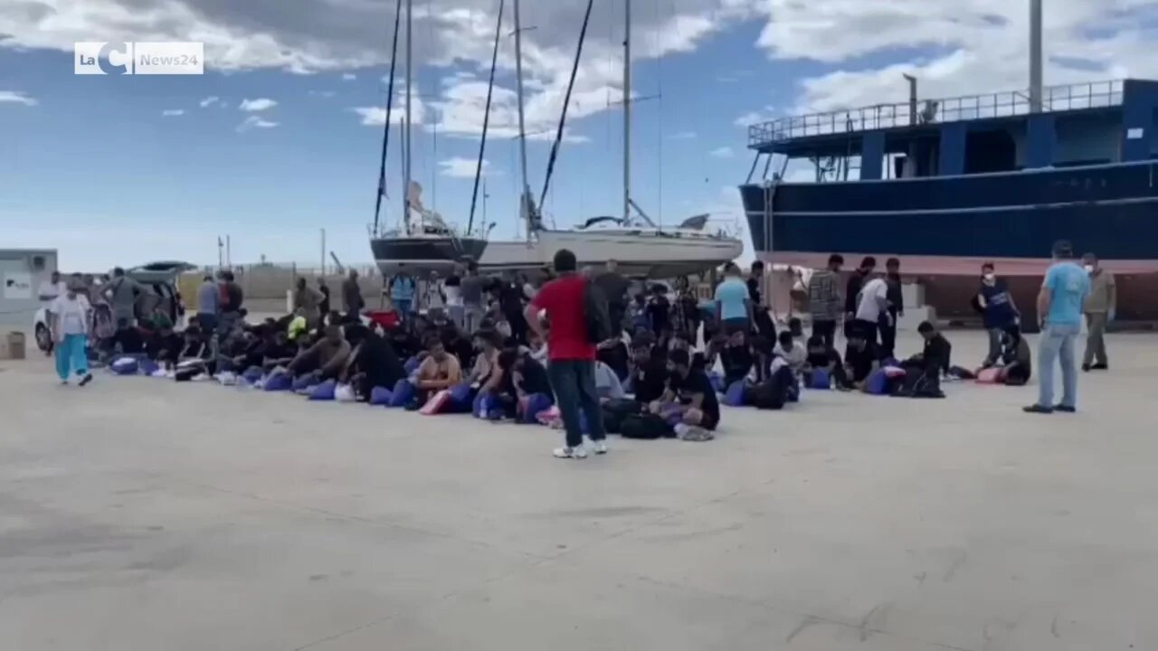 Migranti, nuovo sbarco a Roccella