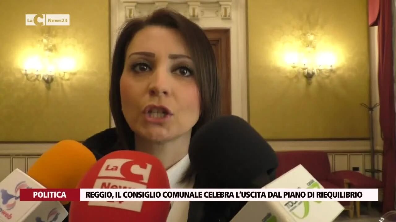 Reggio, il consiglio comunale celebra l’uscita dal piano di riequilibrio