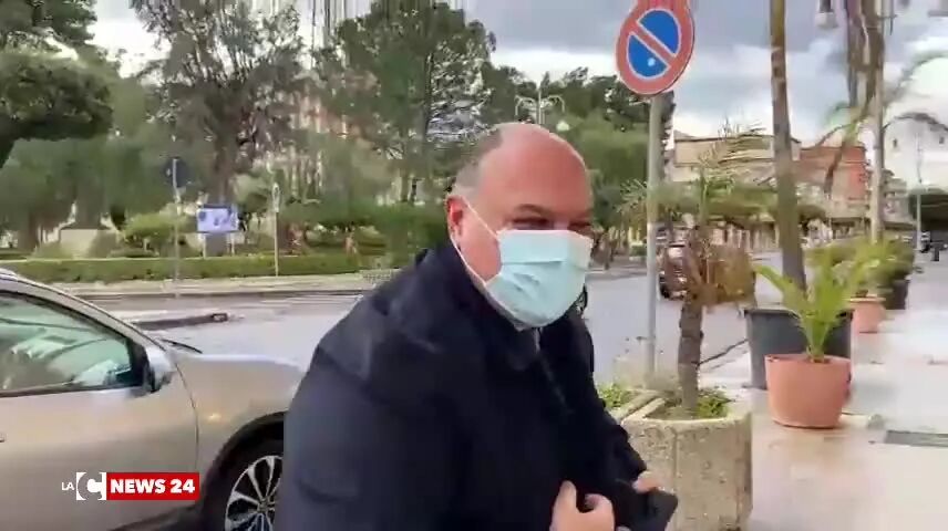 Covid, dopo 40 giorni il sindaco di Locri torna in municipio