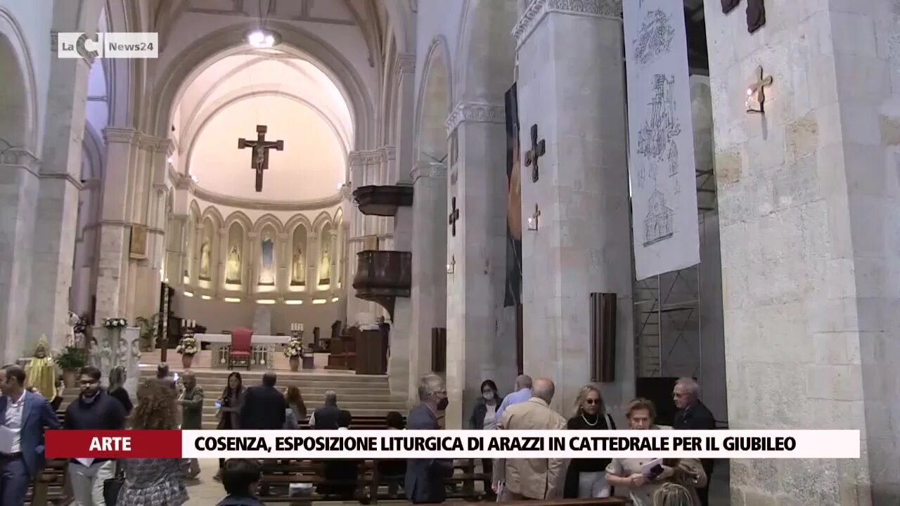 Cosenza, esposizione liturgica di arazzi in cattedrale per il giubileo