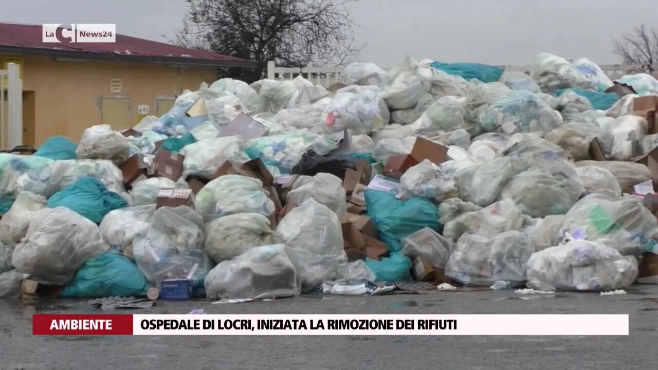 Ospedale di Locri, iniziata la rimozione dei rifiuti