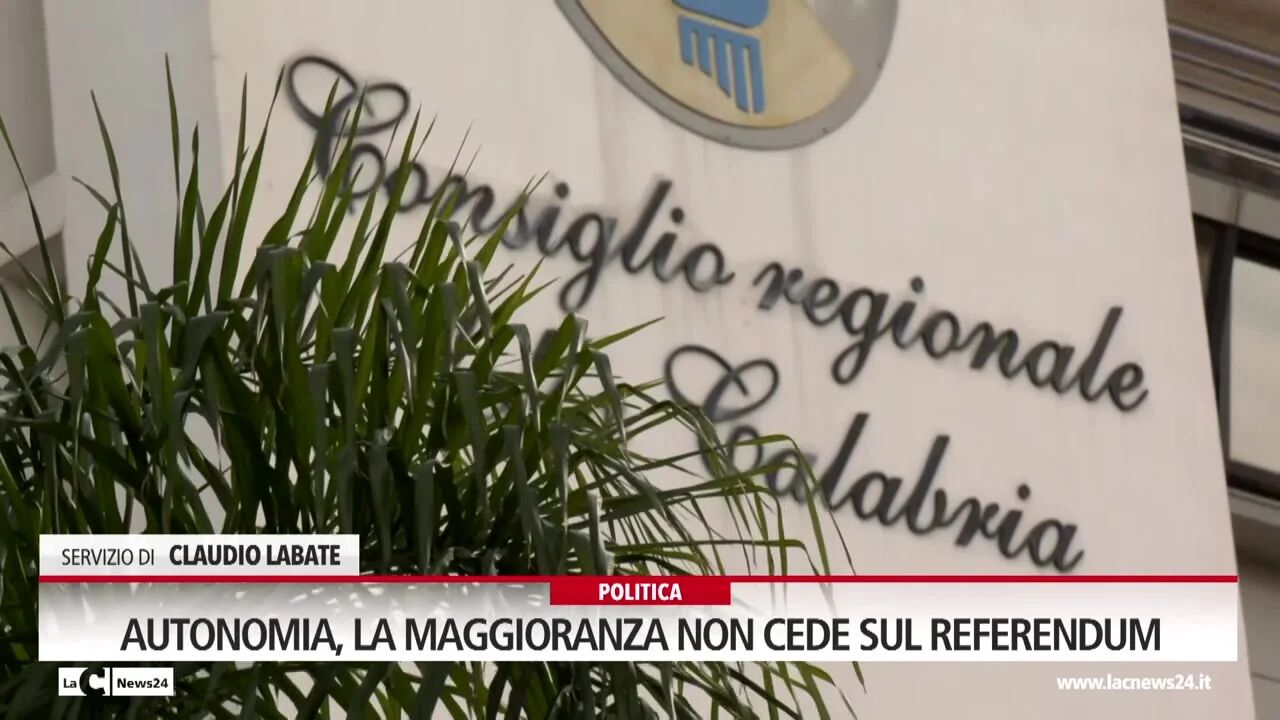 Autonomia, la maggioranza non cede sul referendum