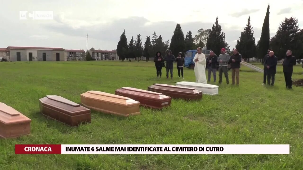 Inumate 6 salme mai identificate al cimitero di Cutro