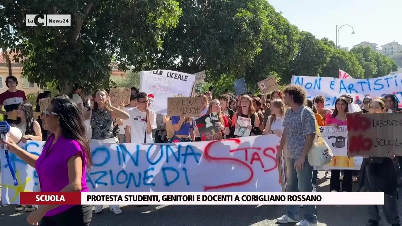 Protesta studenti, genitori e docenti a Corigliano Rossano