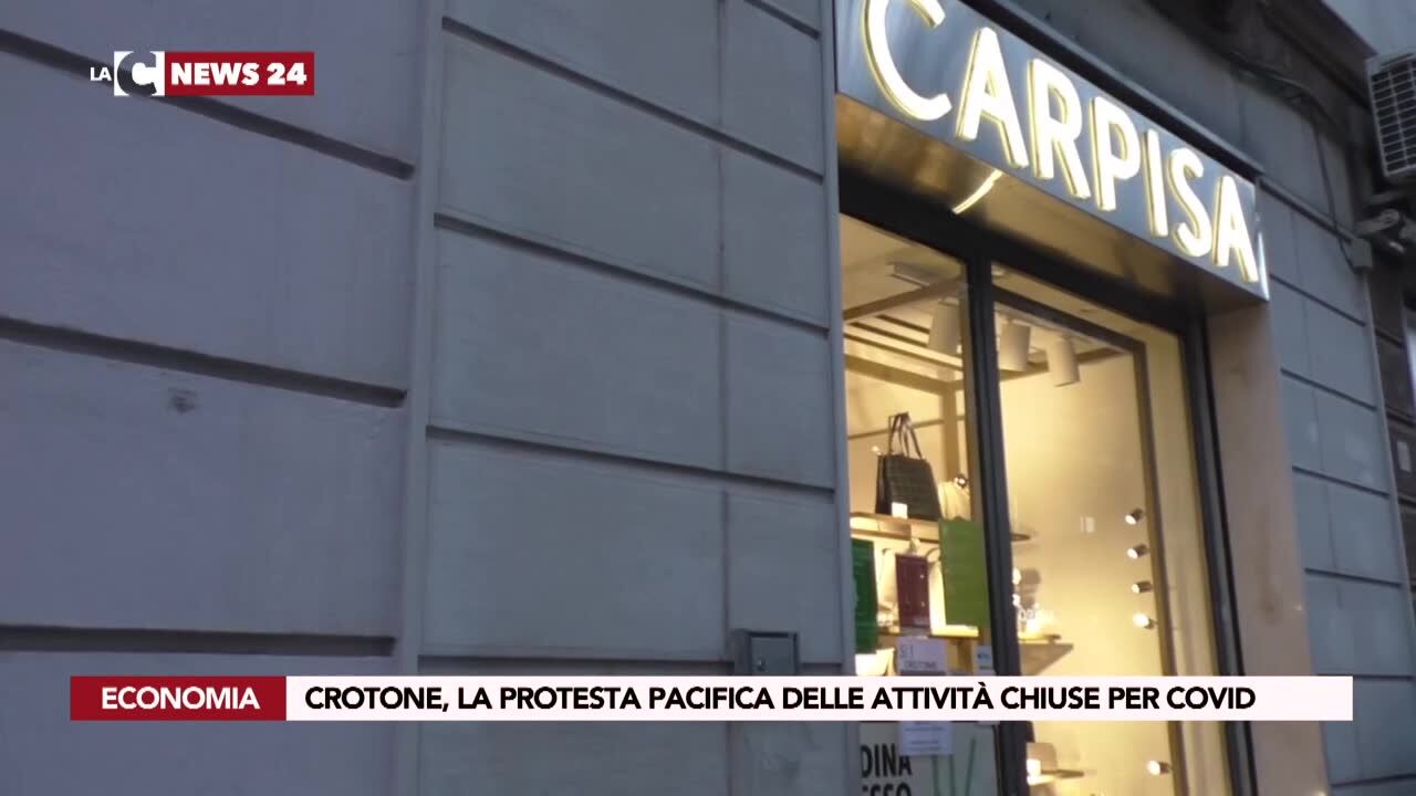 Crotone, la protesta pacifica delle attività chiuse per covid