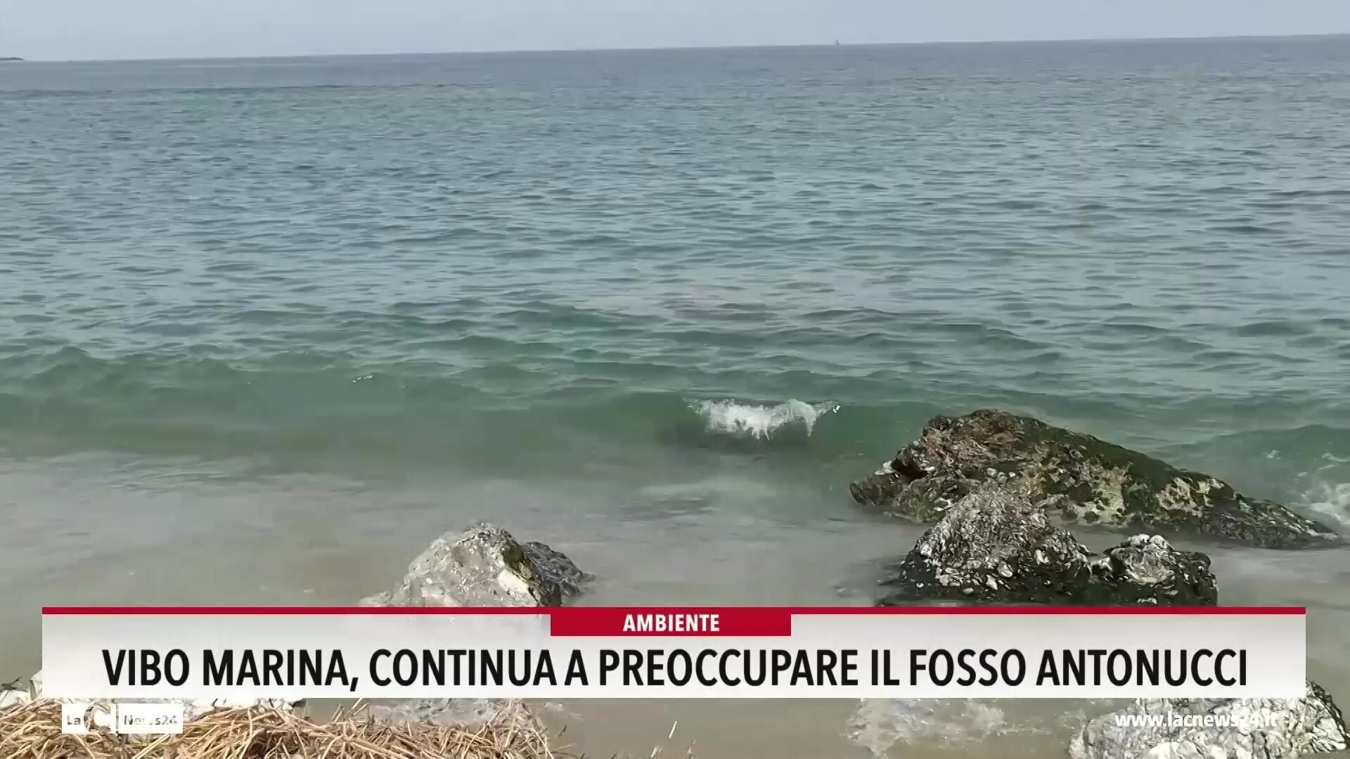 Fosso Antonucci, il \"vicino di casa\" che puzza. Nel quartiere Pennello sale l'esasperazione dei residenti: «Una fogna a cielo aperto» - VIDEO