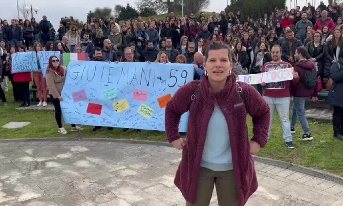 Rende, flashmob di protesta dei futuri docenti di sostegno | VIDEO