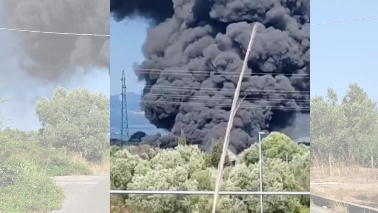 Lamezia Terme, incendio in un capannone di Ecologia Oggi | VIDEO