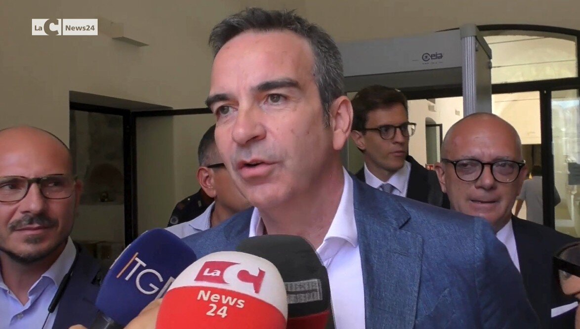 Occhiuto indagato, interrogatorio di quasi 5 ore per il governatore: «Ho chiarito ogni cosa» - VIDEO