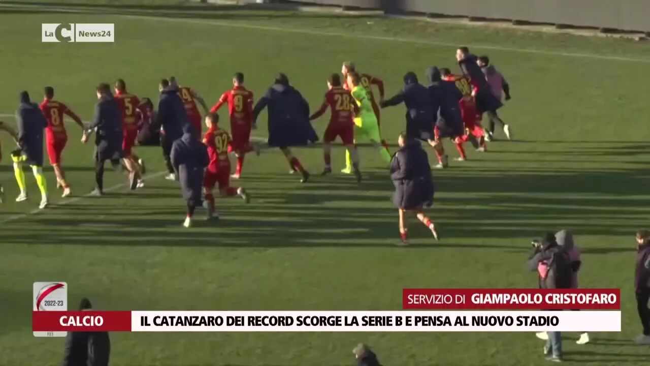 Il Catanzaro dei record scorge la Serie B e pensa al nuovo stadio