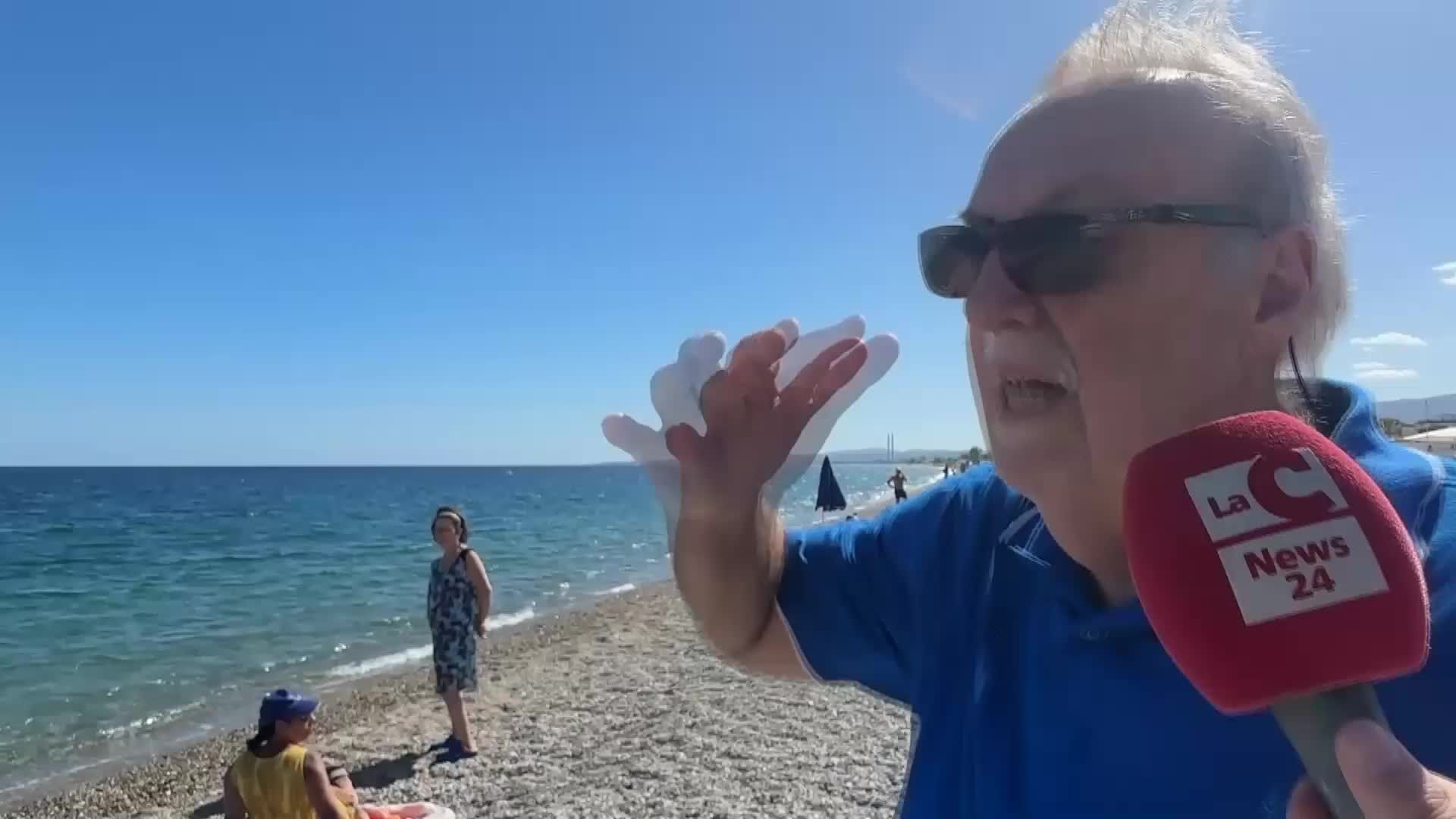 Schiavonea, un tuffo contro le pale eoliche nel mar Jonio