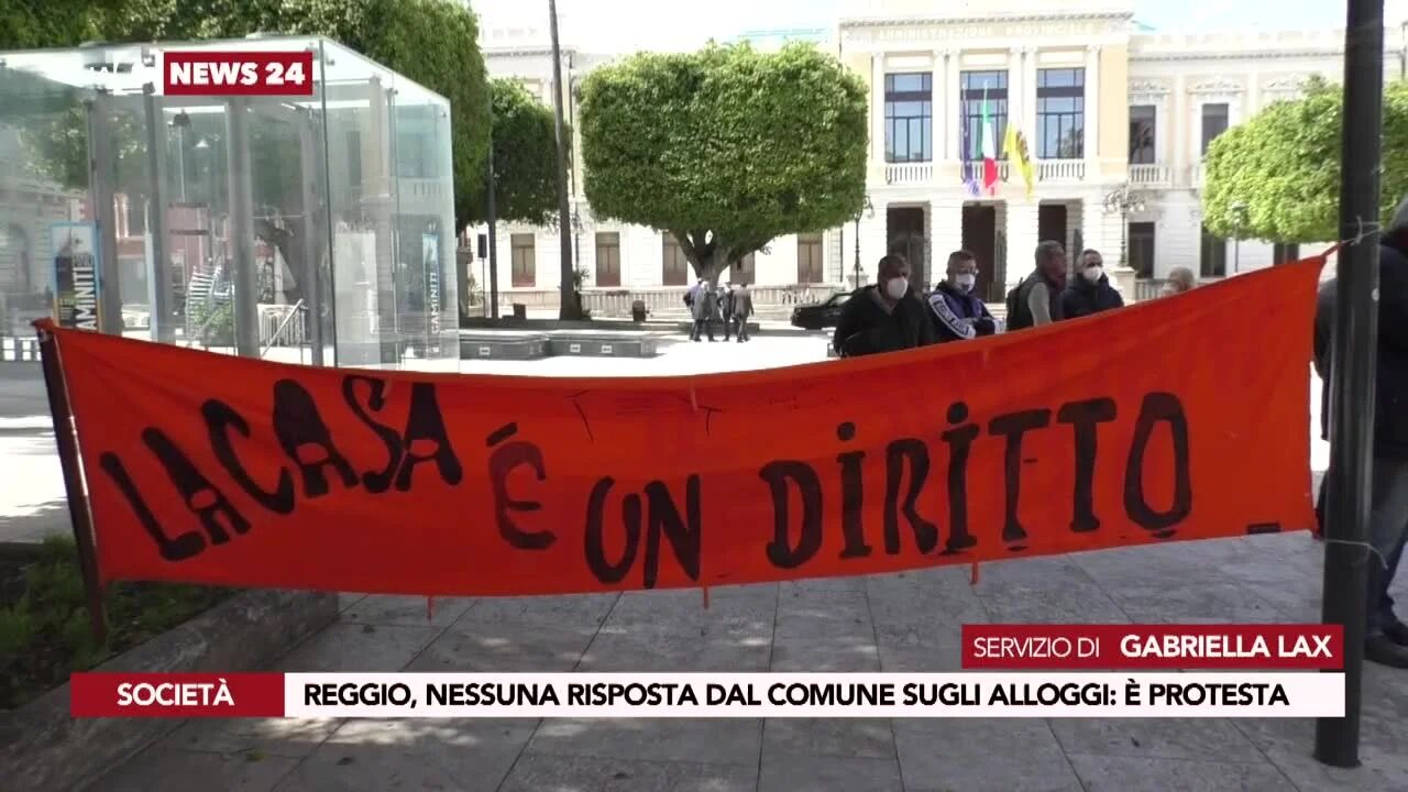 Reggio, nessuna risposta dal Comune sugli alloggi: è protesta