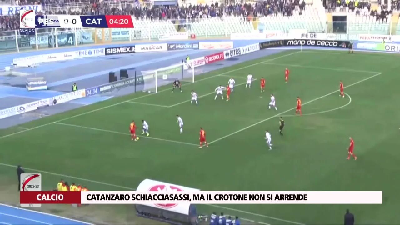 Catanzaro schiacciasassi, ma il Crotone non si arrende