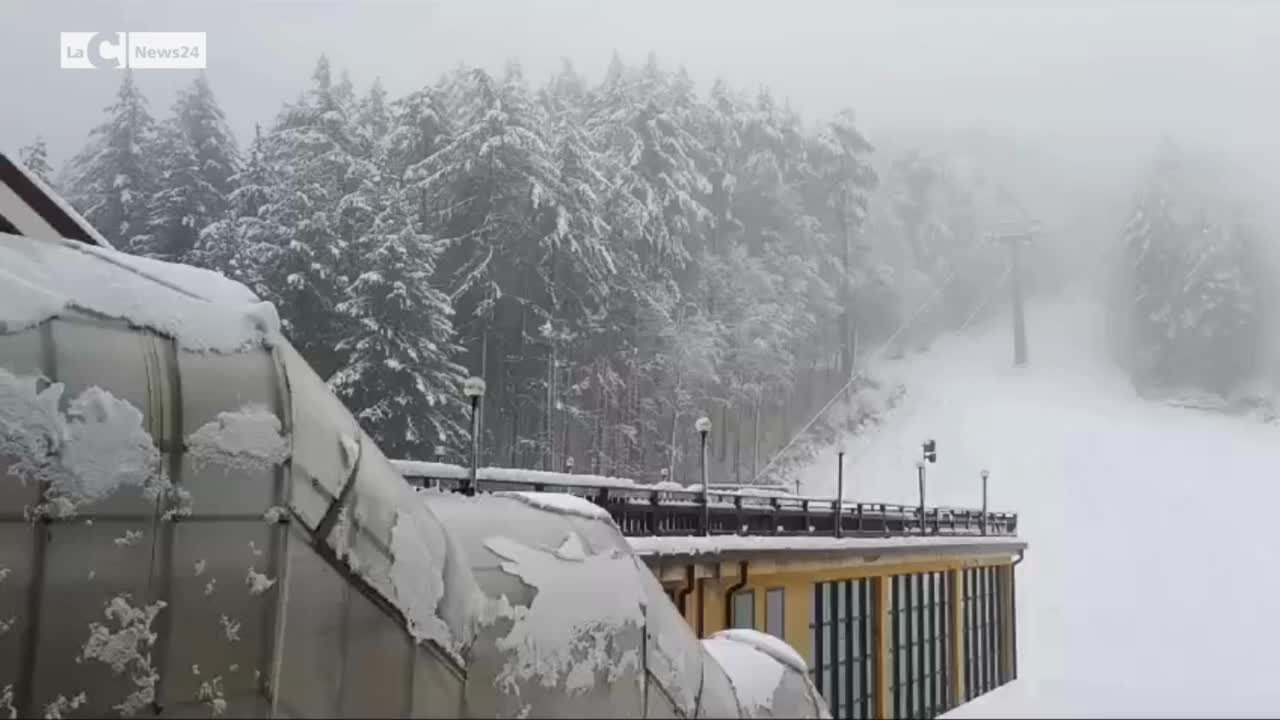 La neve a contrada Tasso, a valle degli impianti di risalita di Camigliatello