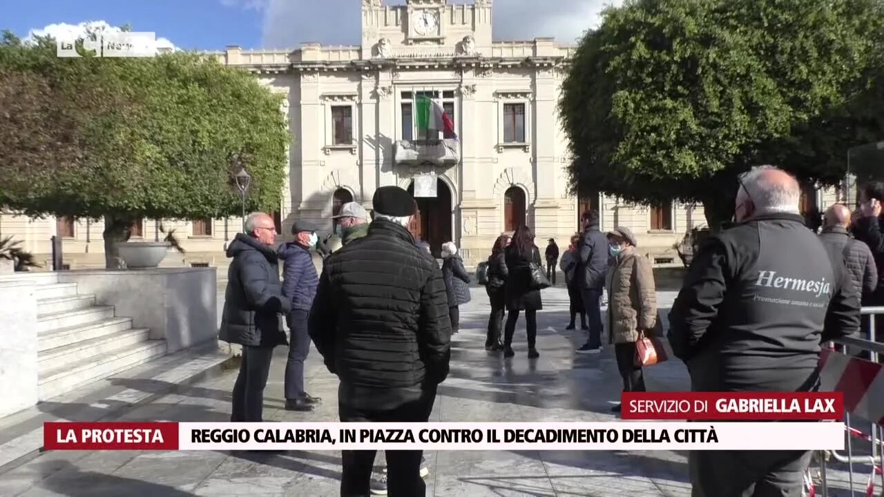 Reggio Calabria, in piazza contro il decadimento della città