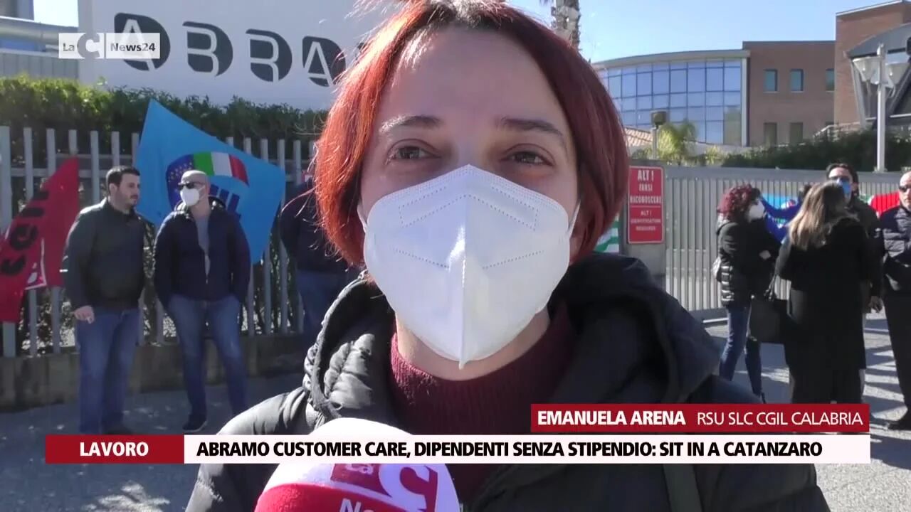 Abramo Customer Care, dipendenti senza stipendio: sit in a Catanzaro