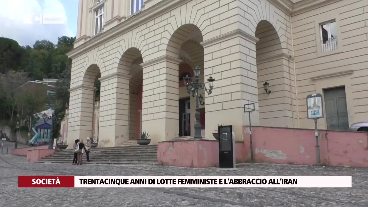 Trentacinque anni di lotte femministe e l'abbraccio all’Iran