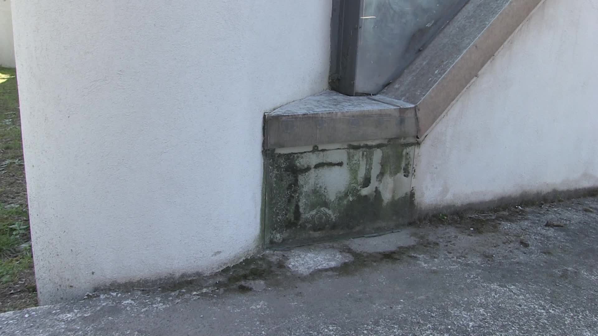 Rende, il volto di Gesù sul muro di una chiesa: fede e suggestione | VIDEO