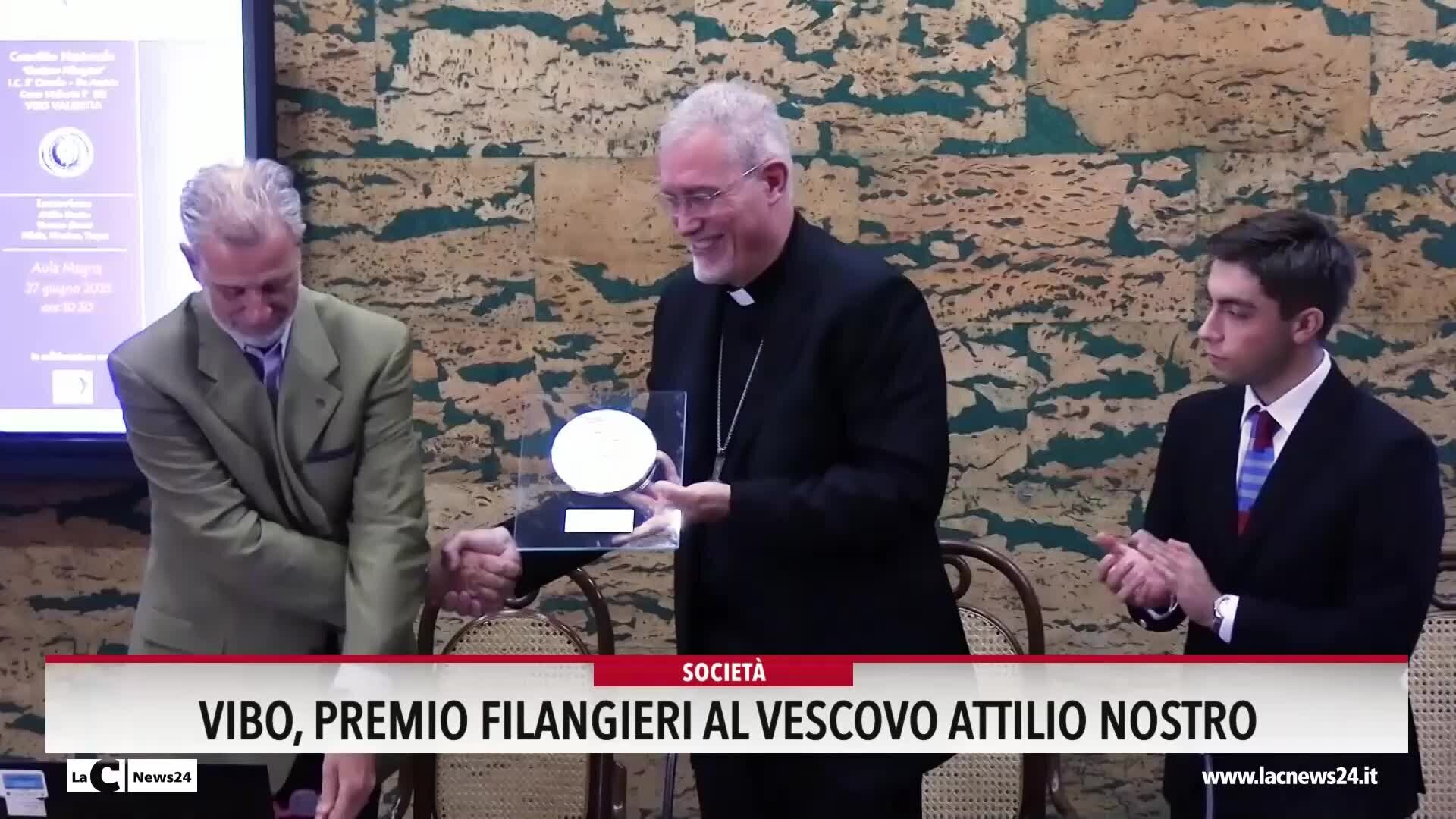 Il Premio Filangieri al vescovo Attilio Nostro: «I ragazzi hanno bisogno di sentirsi ascoltati, non solo guidati» - VIDEO