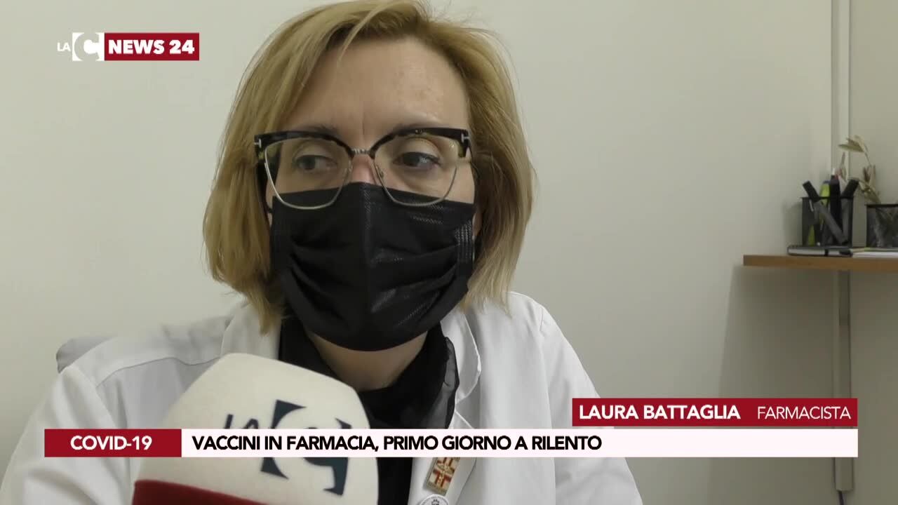 Vaccini in farmacia, primo giorno a rilento