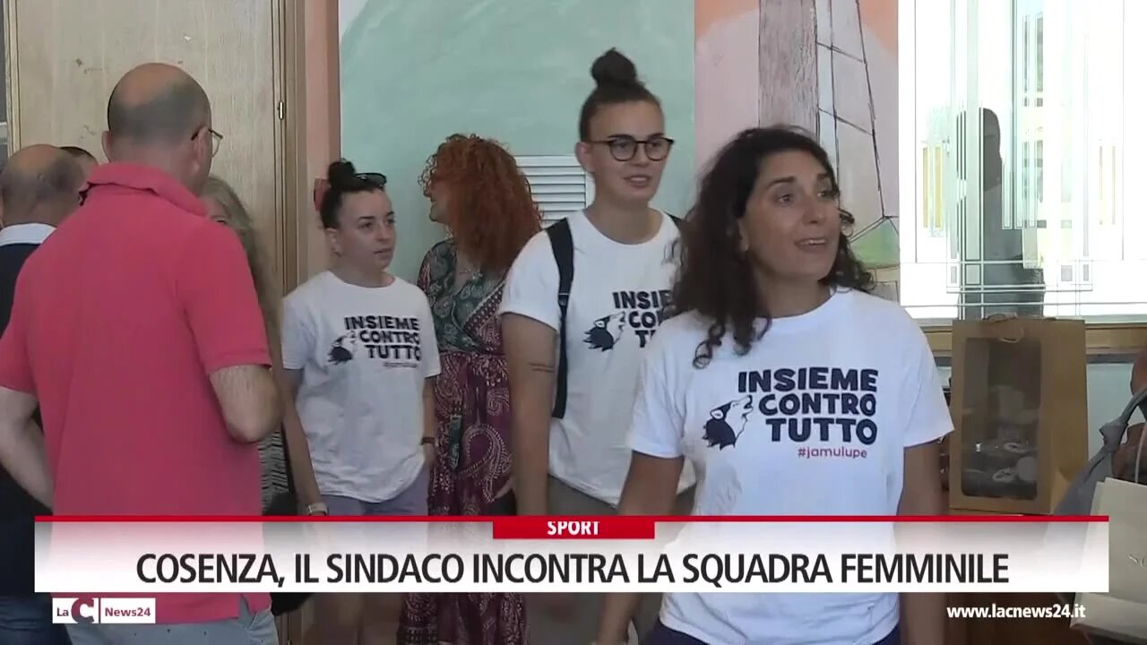 Cosenza, il sindaco incontra la squadra femminile di calcio