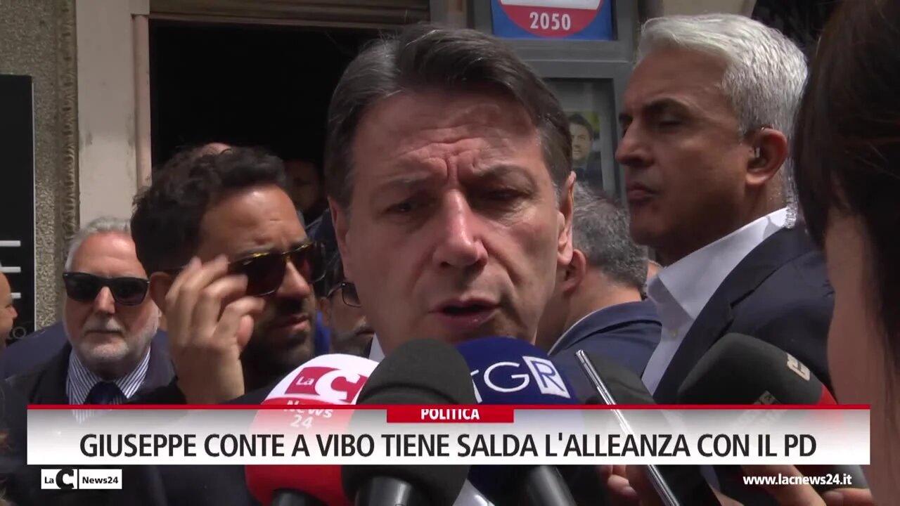 Giuseppe Conte a Vibo tiene salda l'alleanza con il Pd