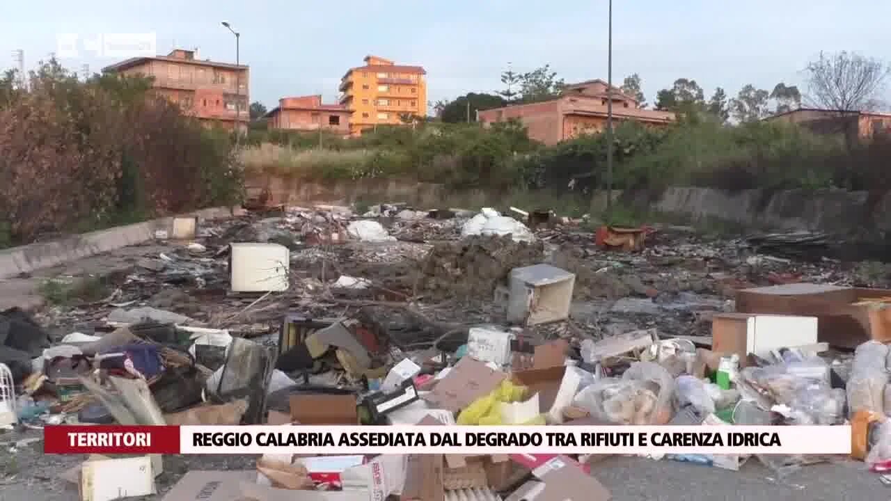 Reggio Calabria assediata dal degrado tra rifiuti e carenza idrica