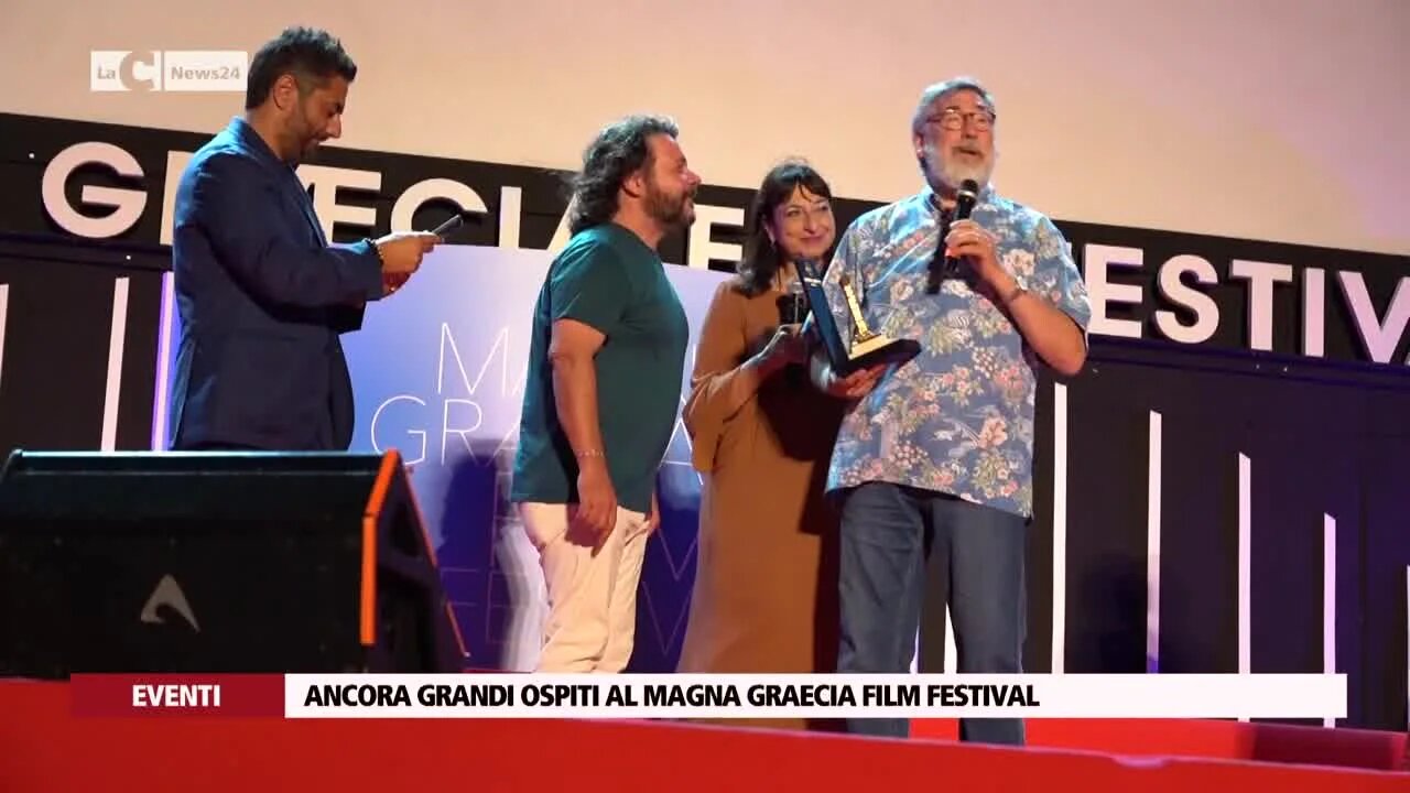 Magna Graecia Festival, Lillo premia John Landis e poi riceve la colonna d’oro come miglior attore