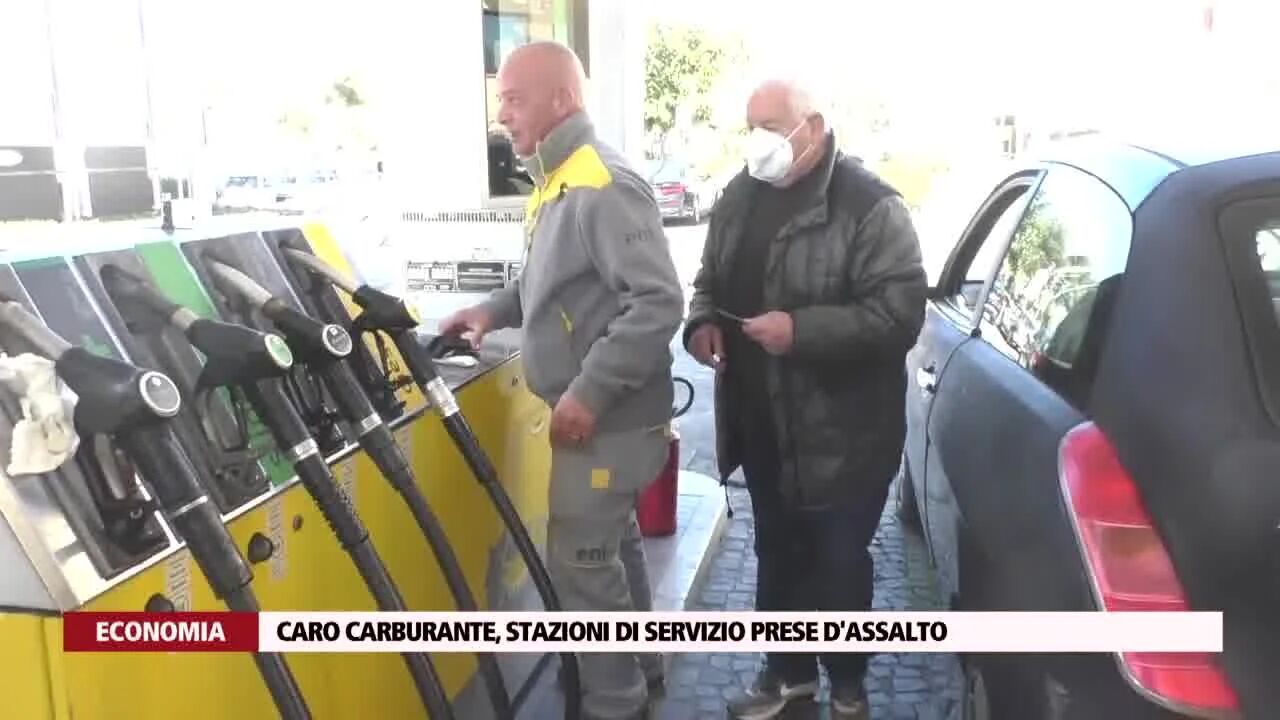 Caro carburante, stazioni di servizio prese d'assalto