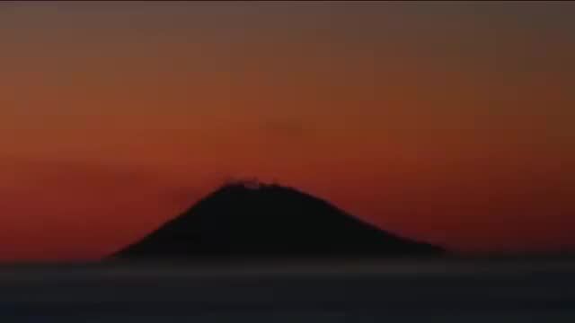 30 secondi di magia dallo Stromboli all'Etna fumante