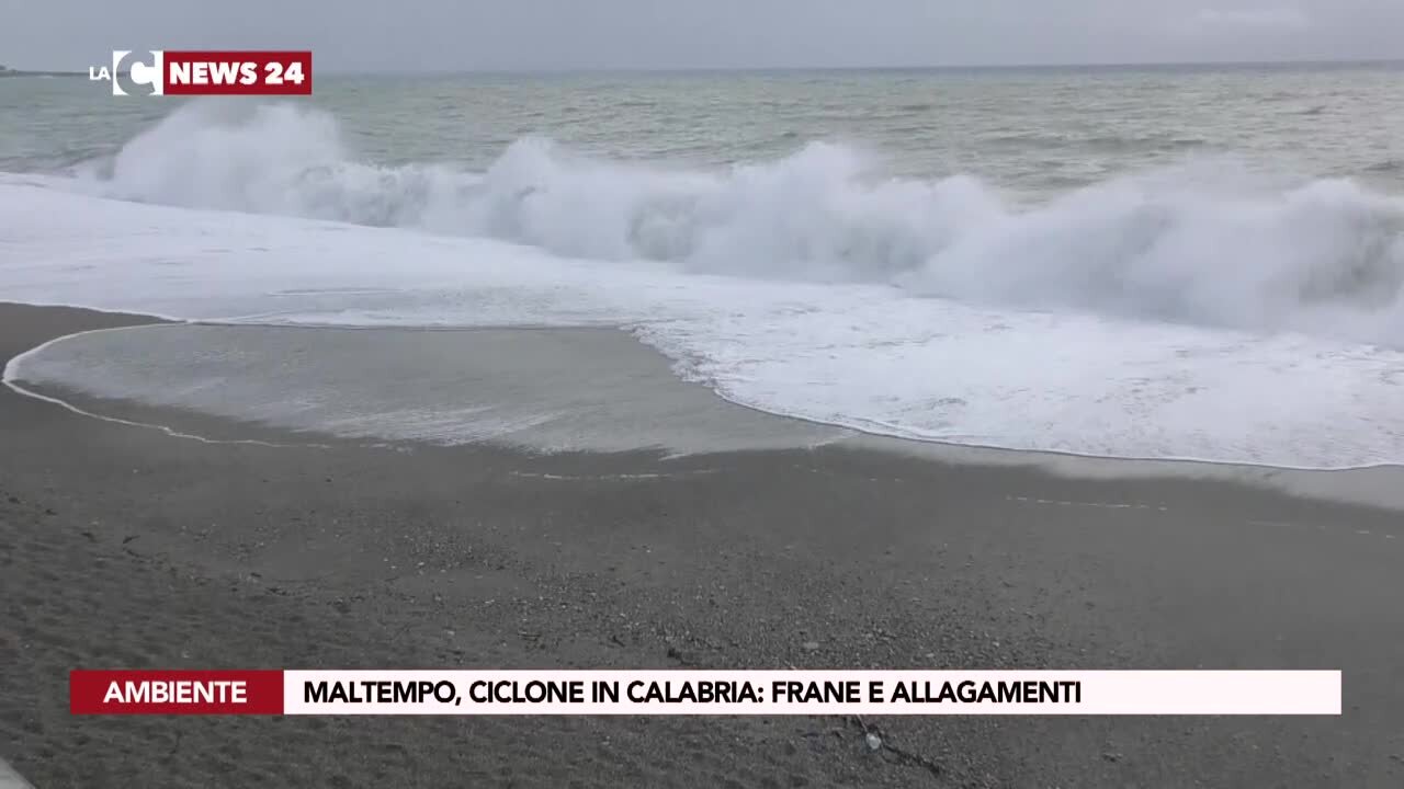 Maltempo, ciclone in Calabria: frane e allagamenti