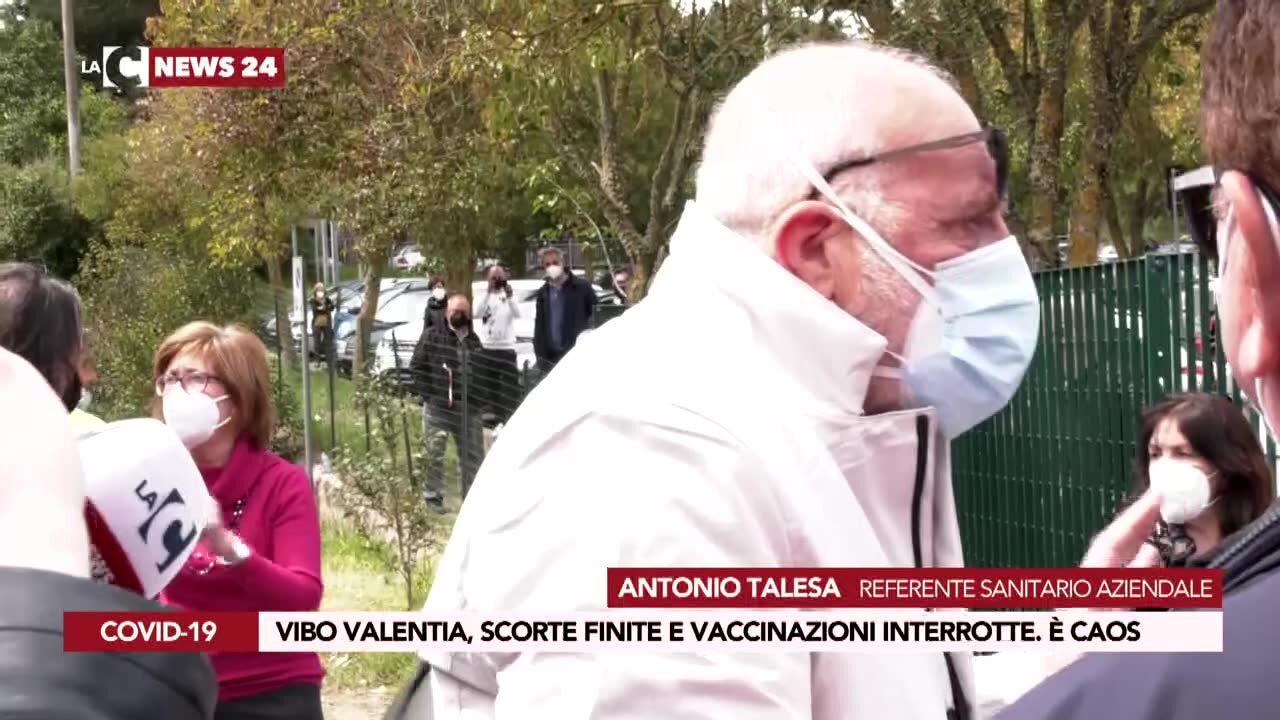 Vibo Valentia, scorte finite e vaccinazioni interrotte. È caos