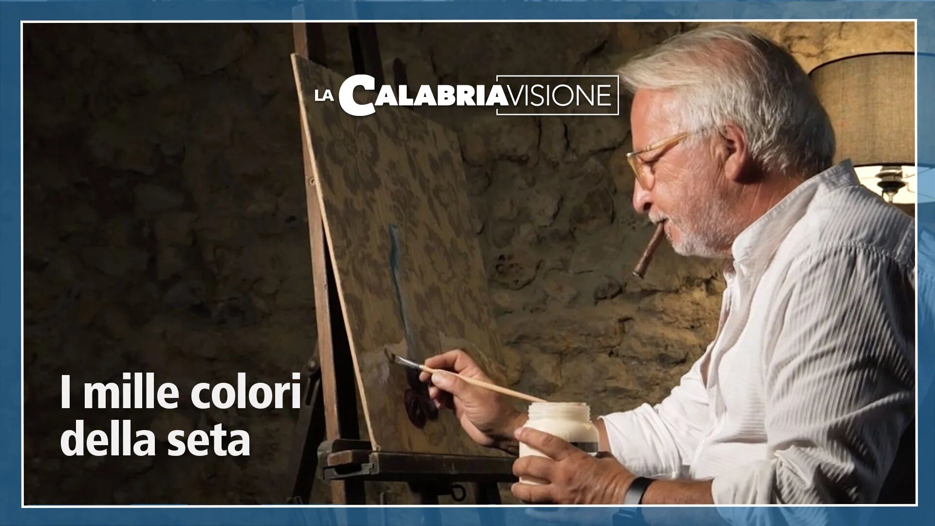 I mille colori della seta, l’artista che dipinge sul tessuto personaggi e storie della sua Catanzaro