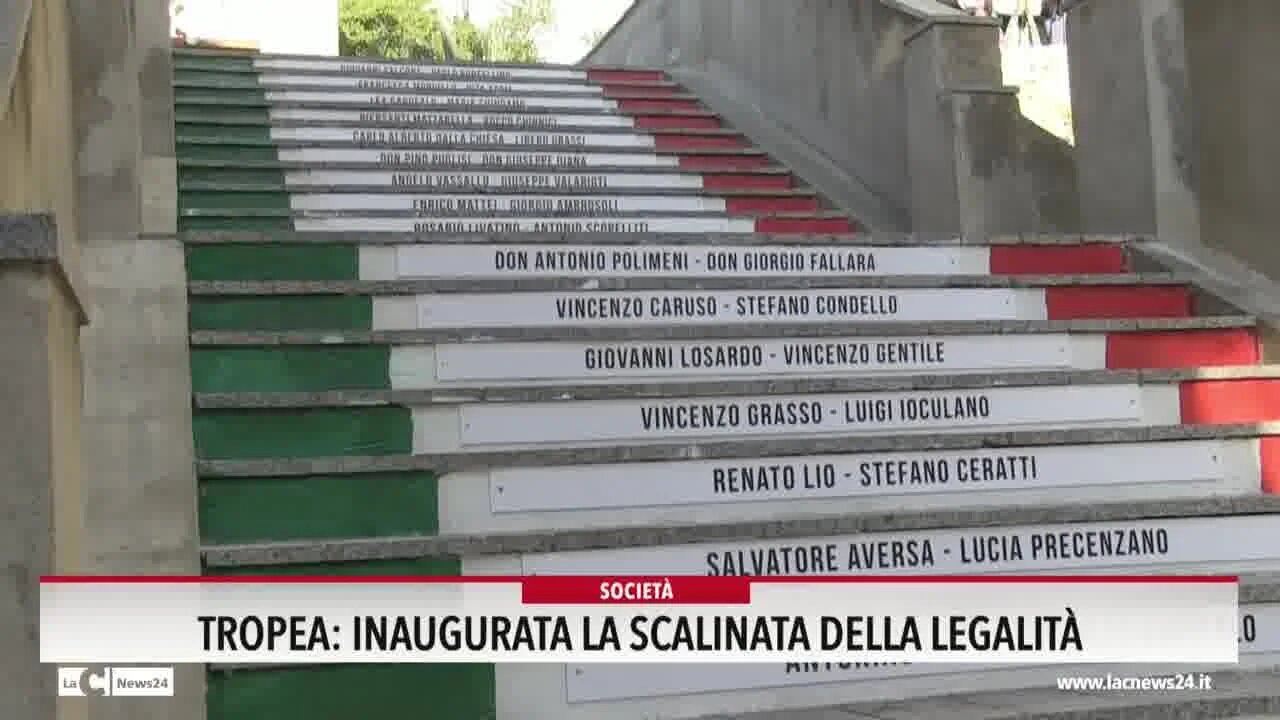 Inaugurata a Tropea la scalinata della legalità: sui gradini i nomi delle vittime innocenti della mafia - VIDEO