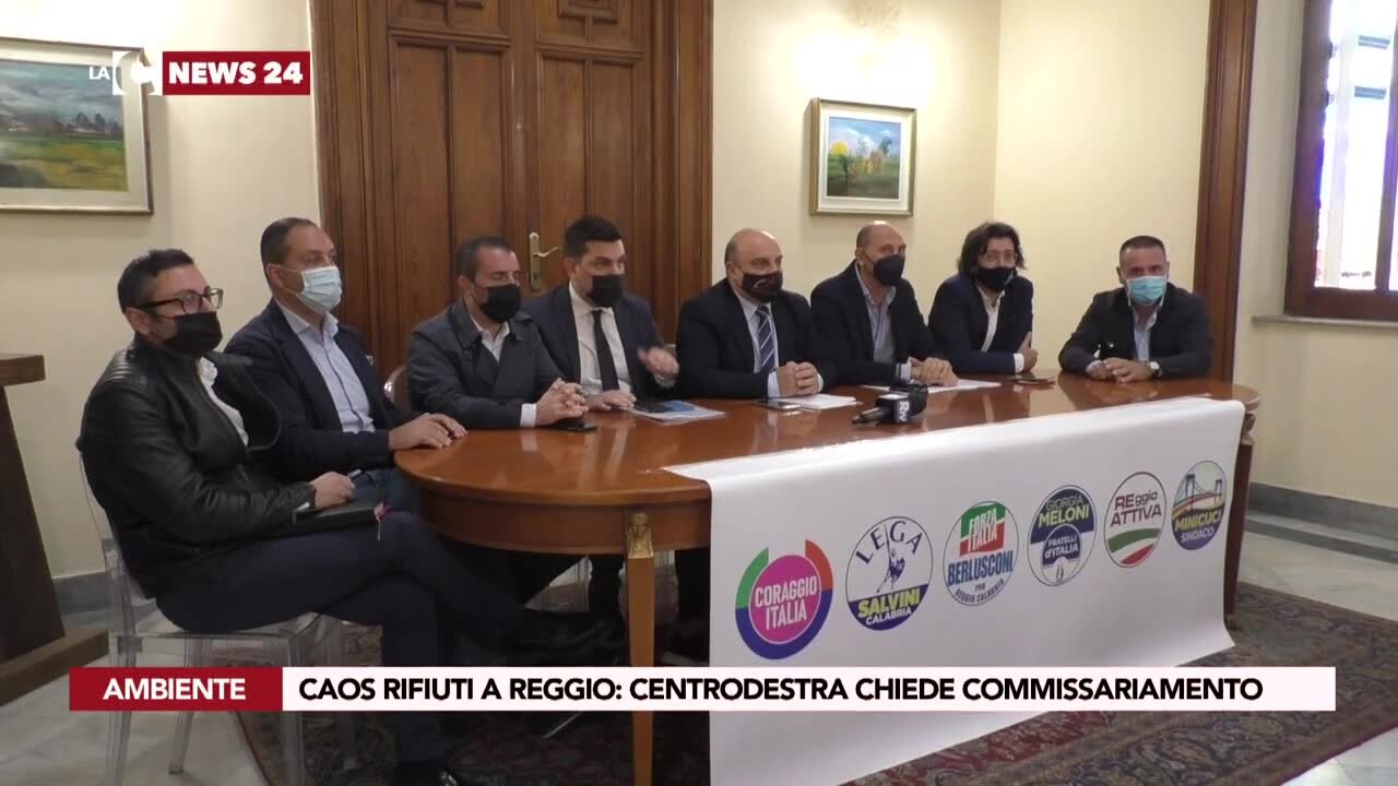 Caos rifiuti a Reggio: centrodestra chiede commissariamento