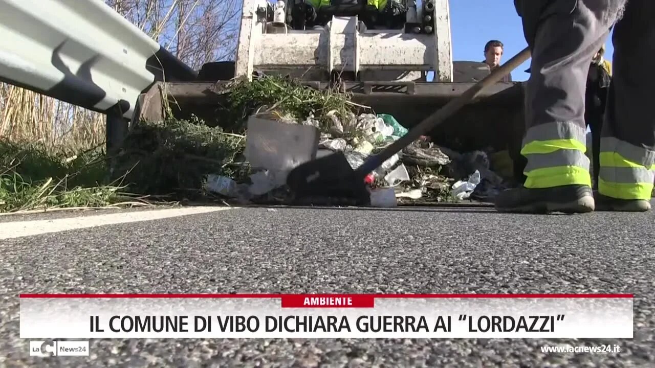 Vibo dichiara guerra ai “lordazzi”: al via la pulizia delle strade, dito puntato contro il lancio del sacchetto