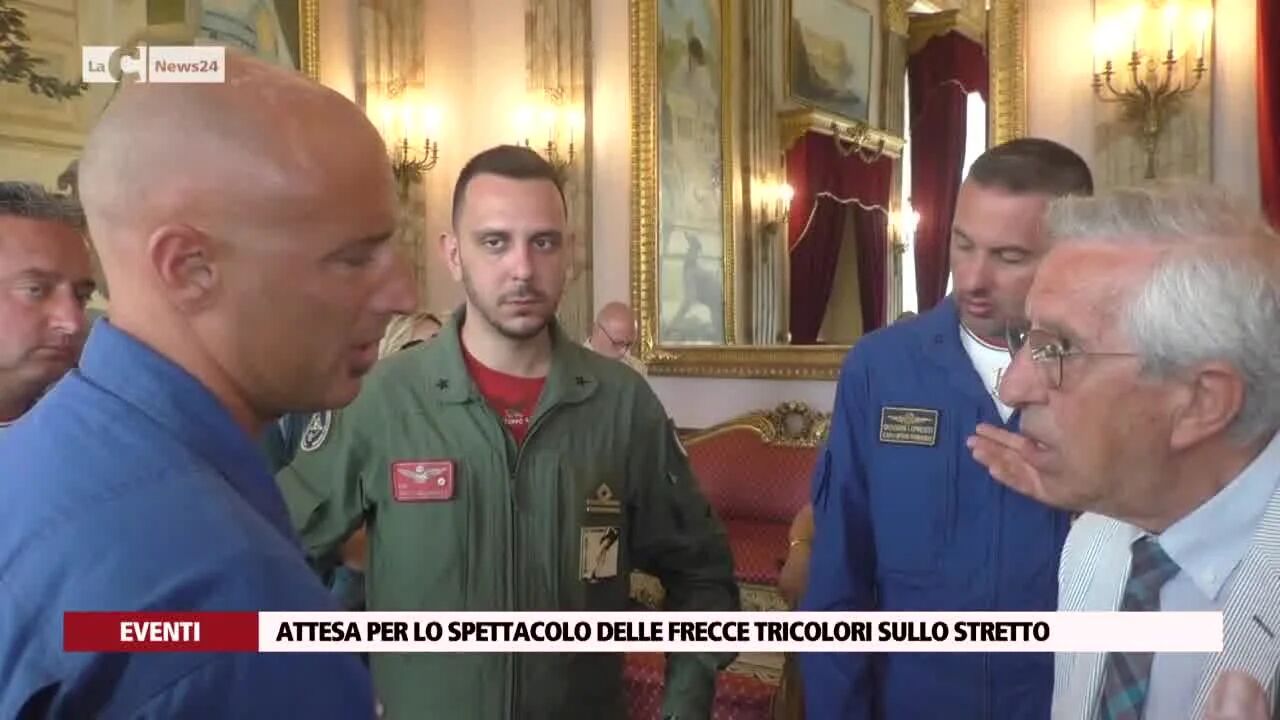 Attesa per lo spettacolo delle Frecce Tricolori sullo Stretto