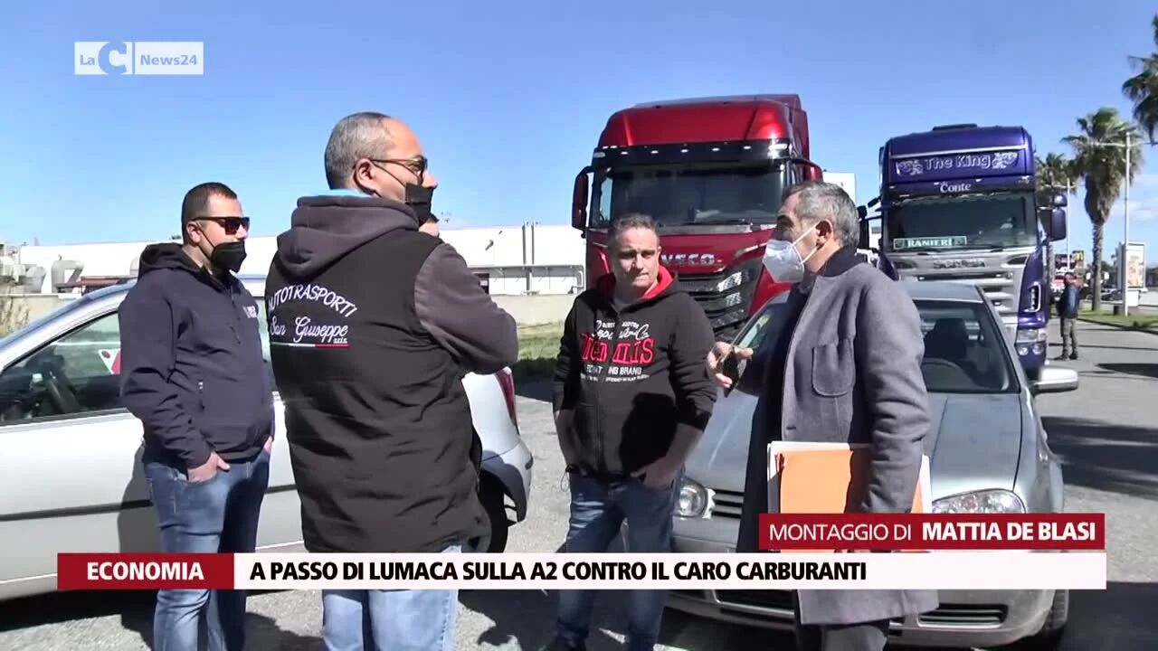 A passo di lumaca sulla A2 contro il caro carburanti