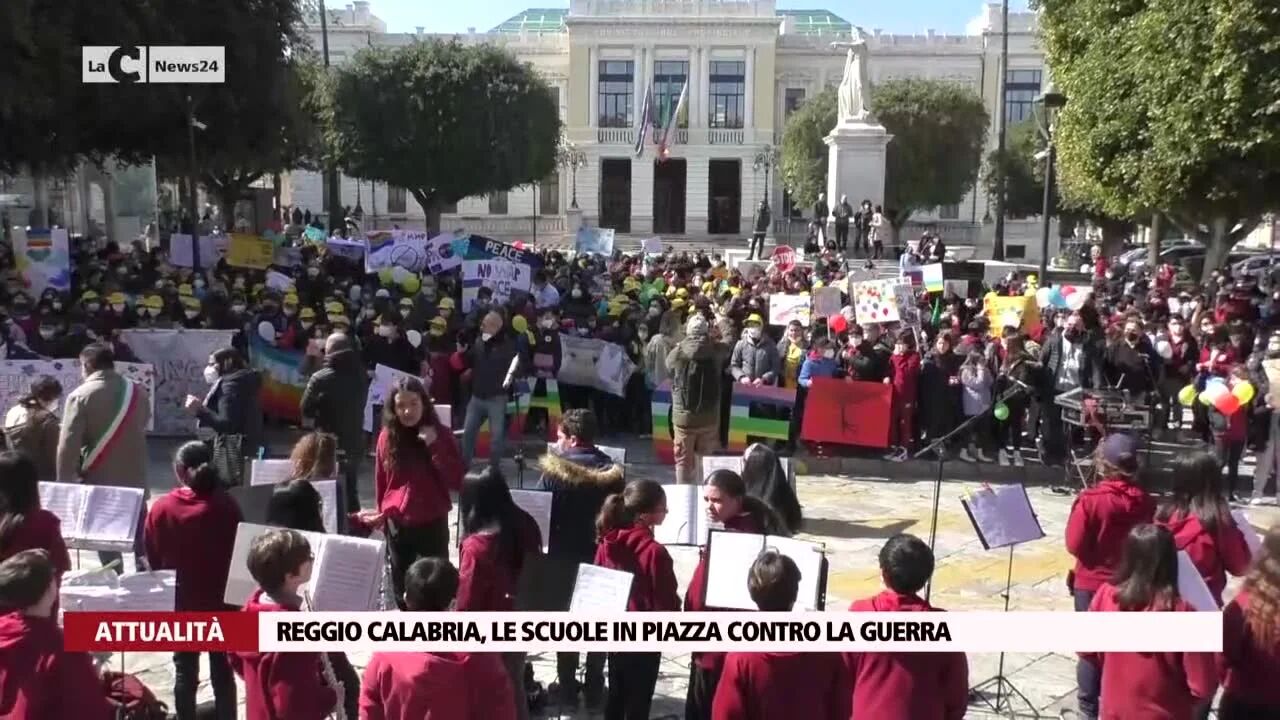 Reggio Calabria, scuola in piazza contro la guerra