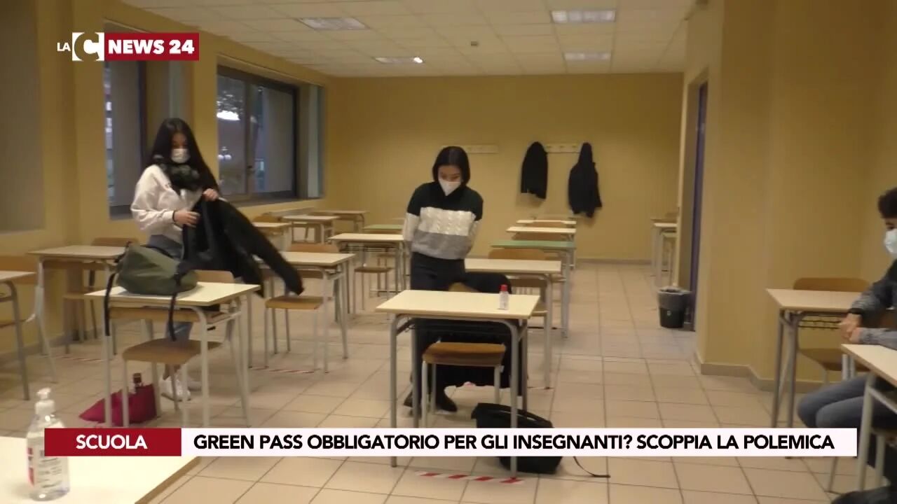 Green pass obbligatorio per gli insegnanti? Scoppia la polemica