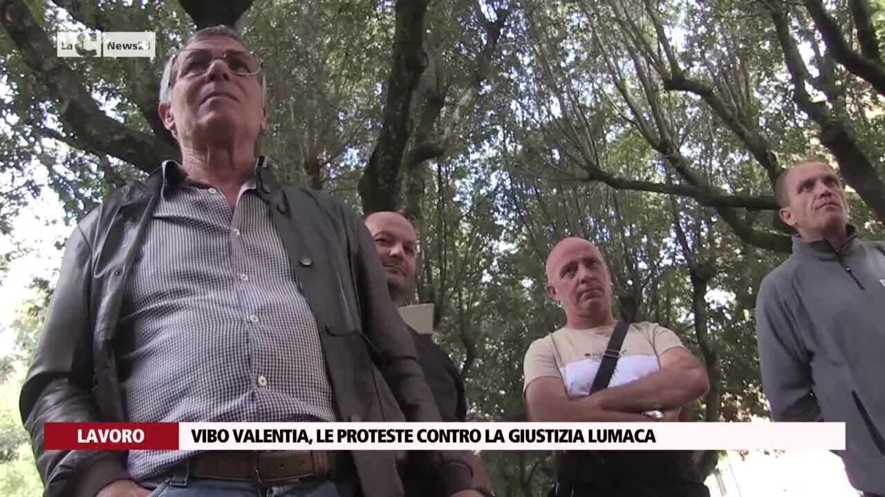 Vibo Valentia, le proteste contro la giustizia lumaca