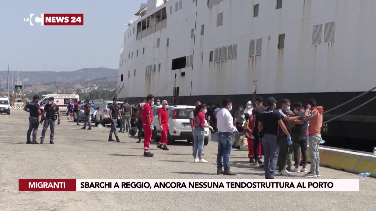 Sbarchi a Reggio, ancora nessuna tendostruttura al porto