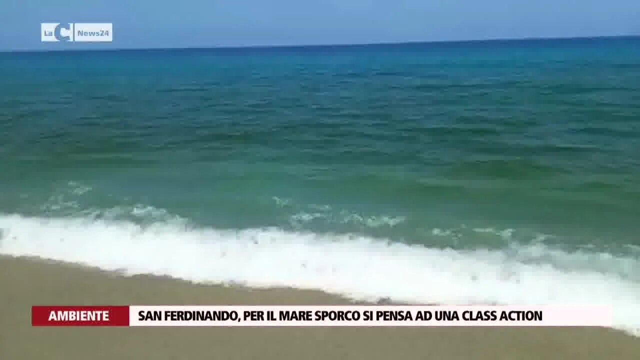 Mare sporco a San Ferdinando, il sindaco in Procura: «La Regione controlli a sud del Mesima»