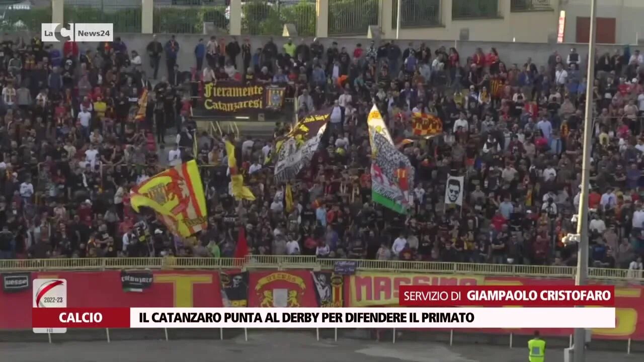 Il Catanzaro punta al derby per difendere il primato