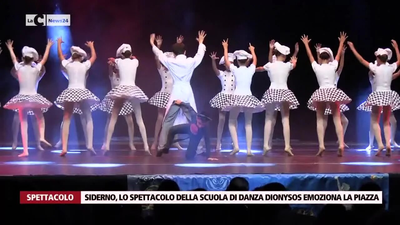 Siderno, lo spettacolo della scuola di danza Dionysos emoziona la piazza