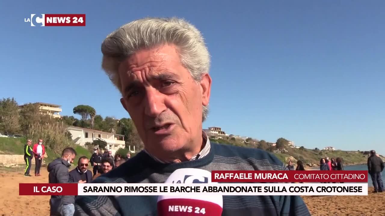 Saranno rimosse le barche abbandonate sulla costa crotonese
