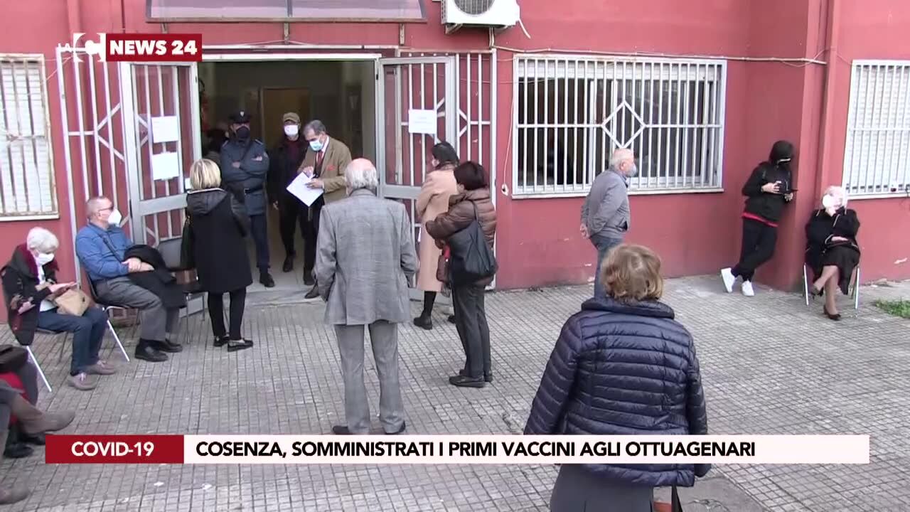 Cosenza, somministrati i primi vaccini agli ottuagenari